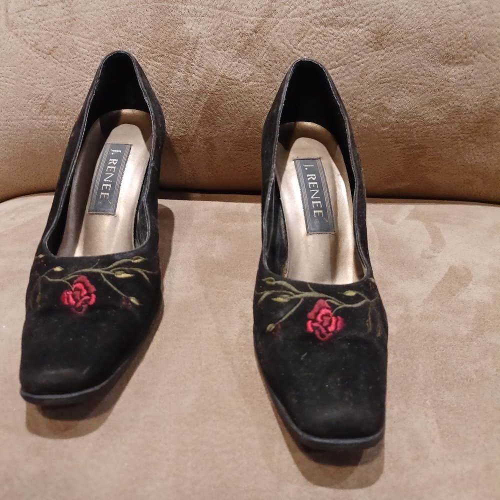 Rose Design Black Suede Pump